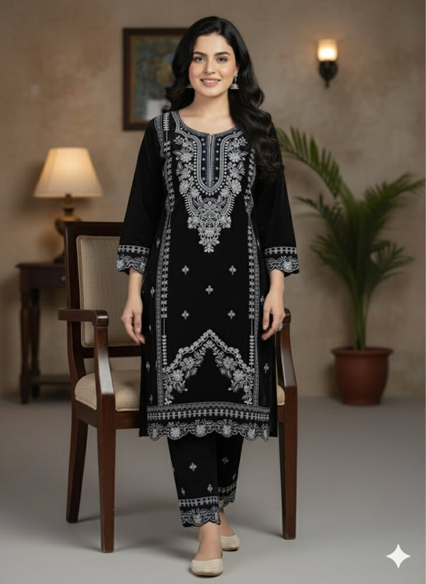 New Amazing Single thread Winter Stitched Velvet Embroidered 2-Piece Suits🔥