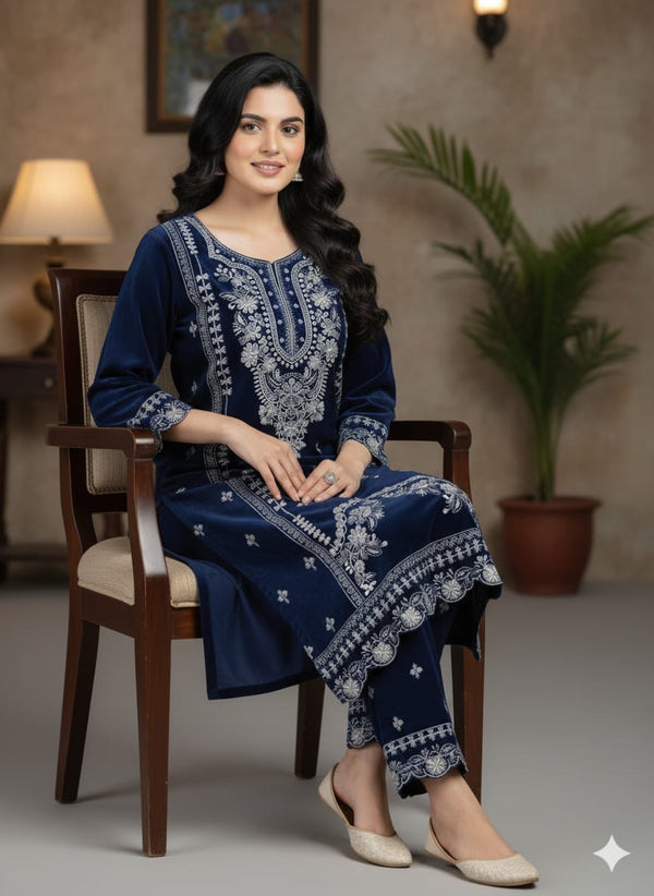 New Amazing Single thread Winter Stitched Velvet Embroidered 2-Piece Suits🔥