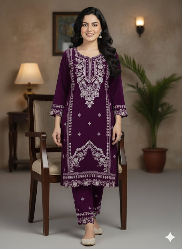 New Amazing Single thread Winter Stitched Velvet Embroidered 2-Piece Suits🔥